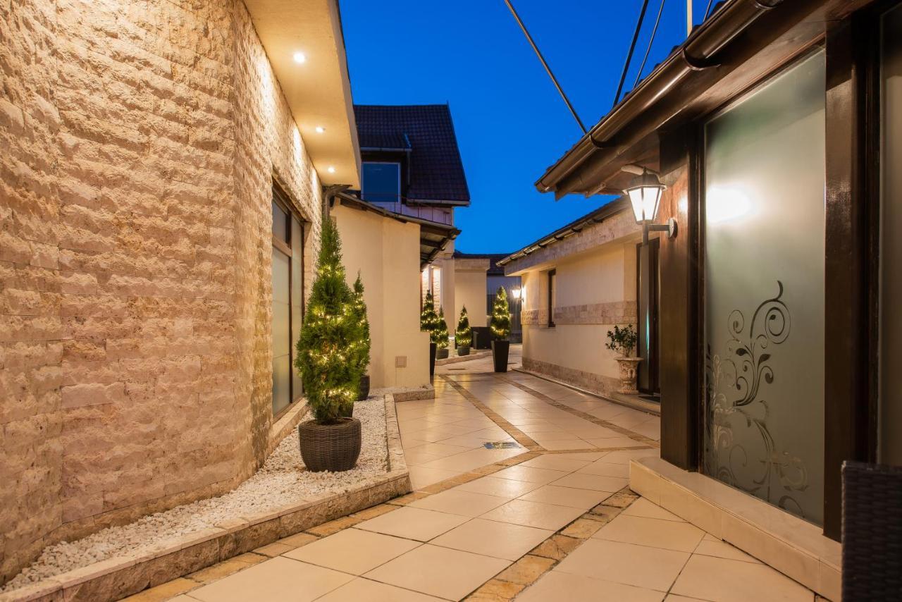 H & V Residence - Bungalow Apartment Arad Zewnętrze zdjęcie