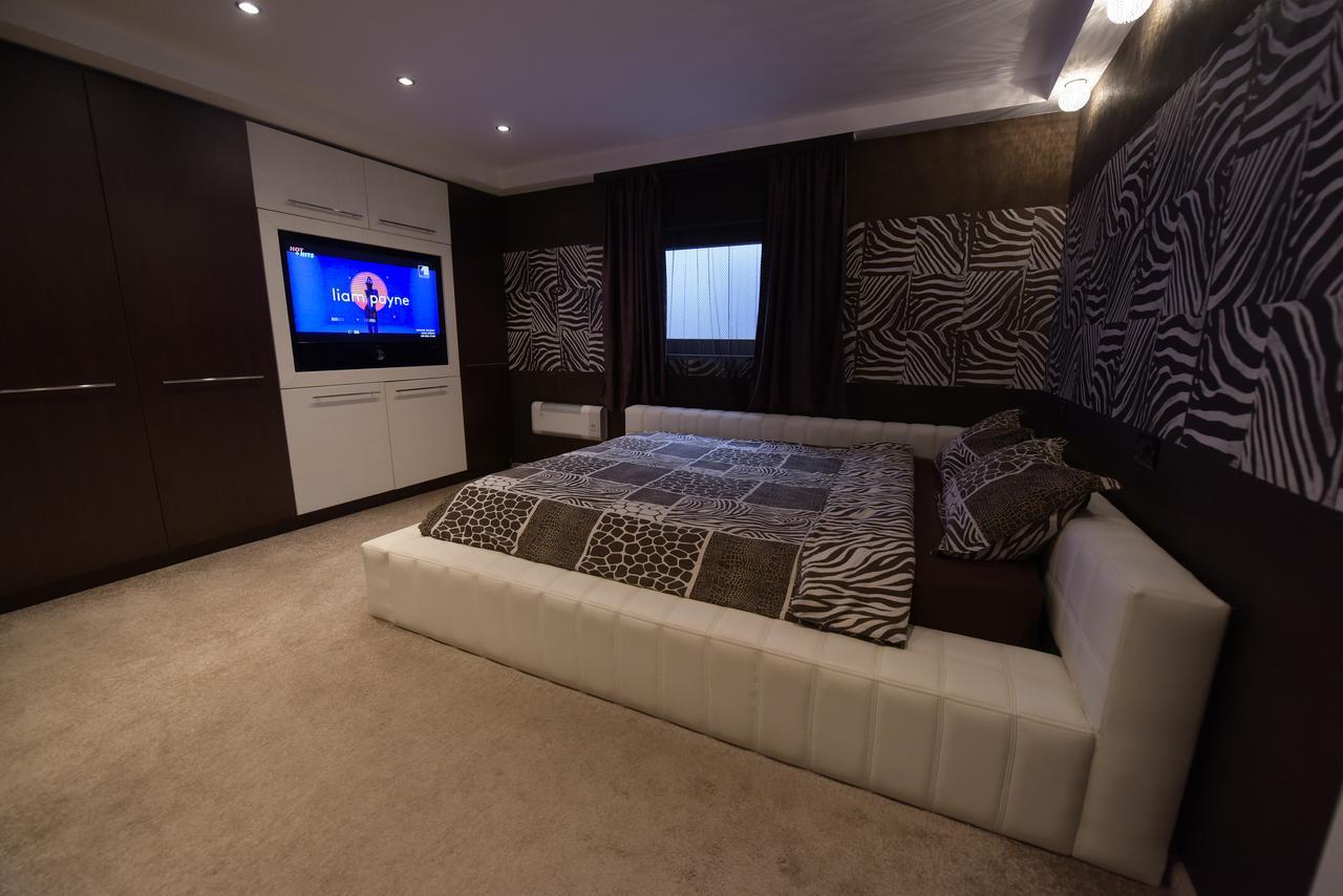 H & V Residence - Bungalow Apartment Arad Zewnętrze zdjęcie