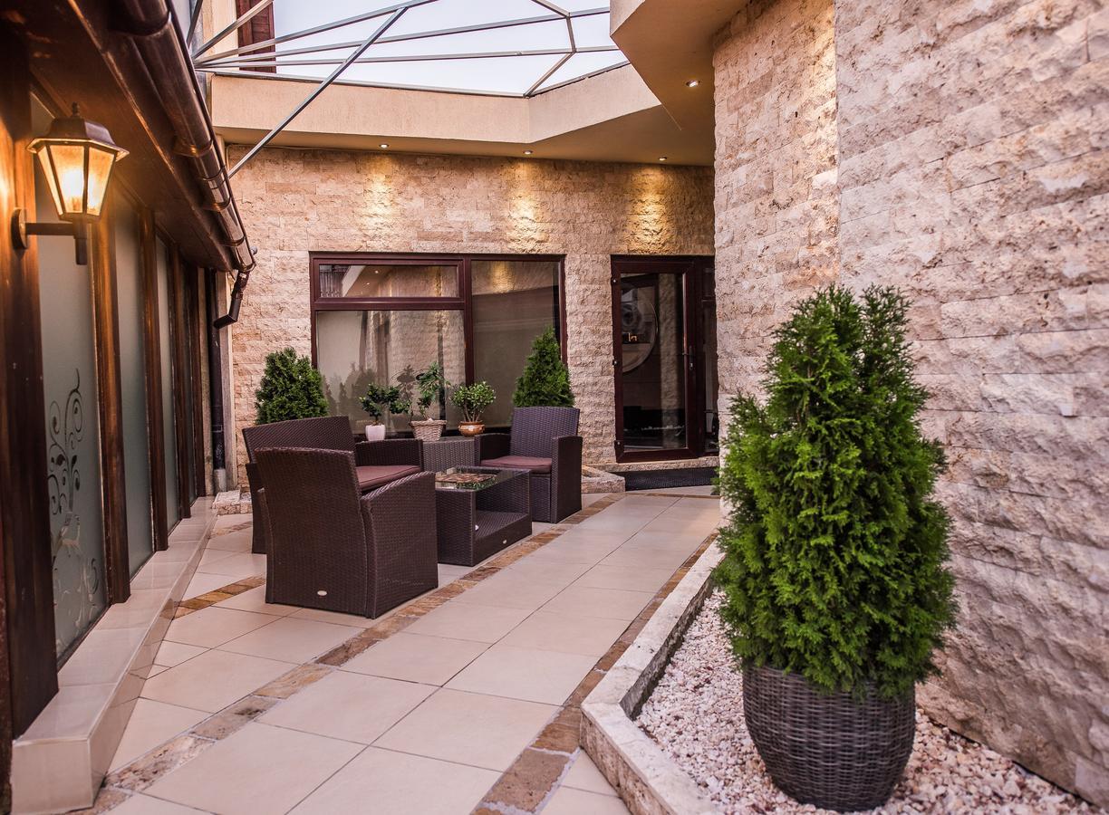 H & V Residence - Bungalow Apartment Arad Zewnętrze zdjęcie